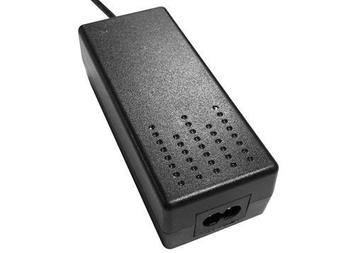 15V 3A আলোক সজ্জা আনুষাঙ্গিক 5 মি জিপিএস নেভিগেশন 45W ধ্রুবক ভোল্টেজ